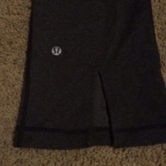 Lululemon capris size 8 - Picture 2 of 4